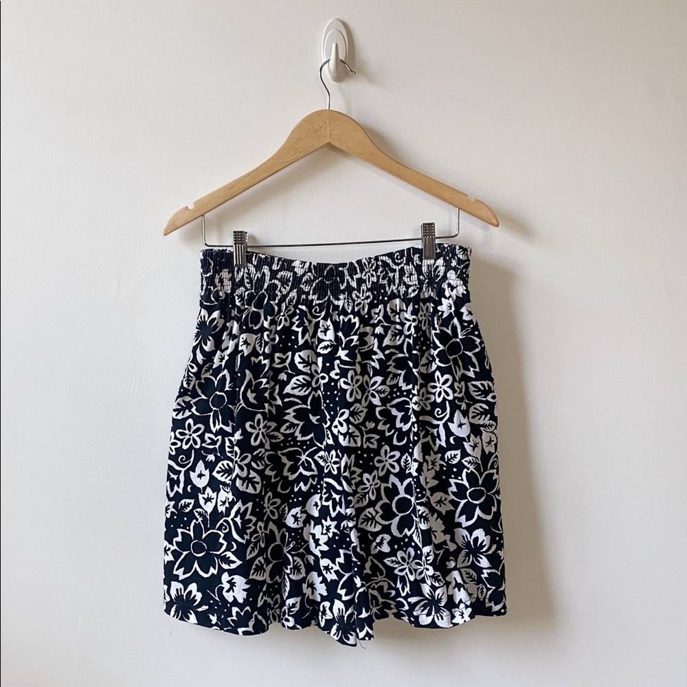 Vintage 80s Capacity Knits High Black and White Floral Mom Shorts size medium